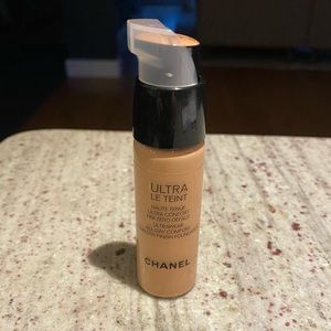 Chanel Ultra Le Teint Foundation B30 Travel Size